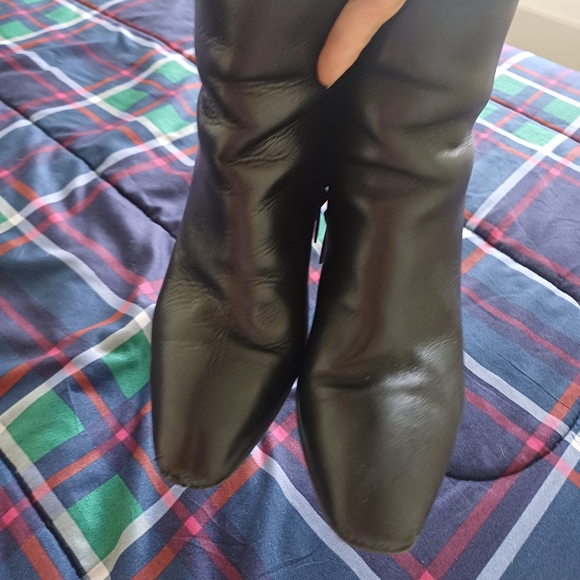 Aquatalia Black Ankle Booties Sleek and Stylish - Picture 5 of 7